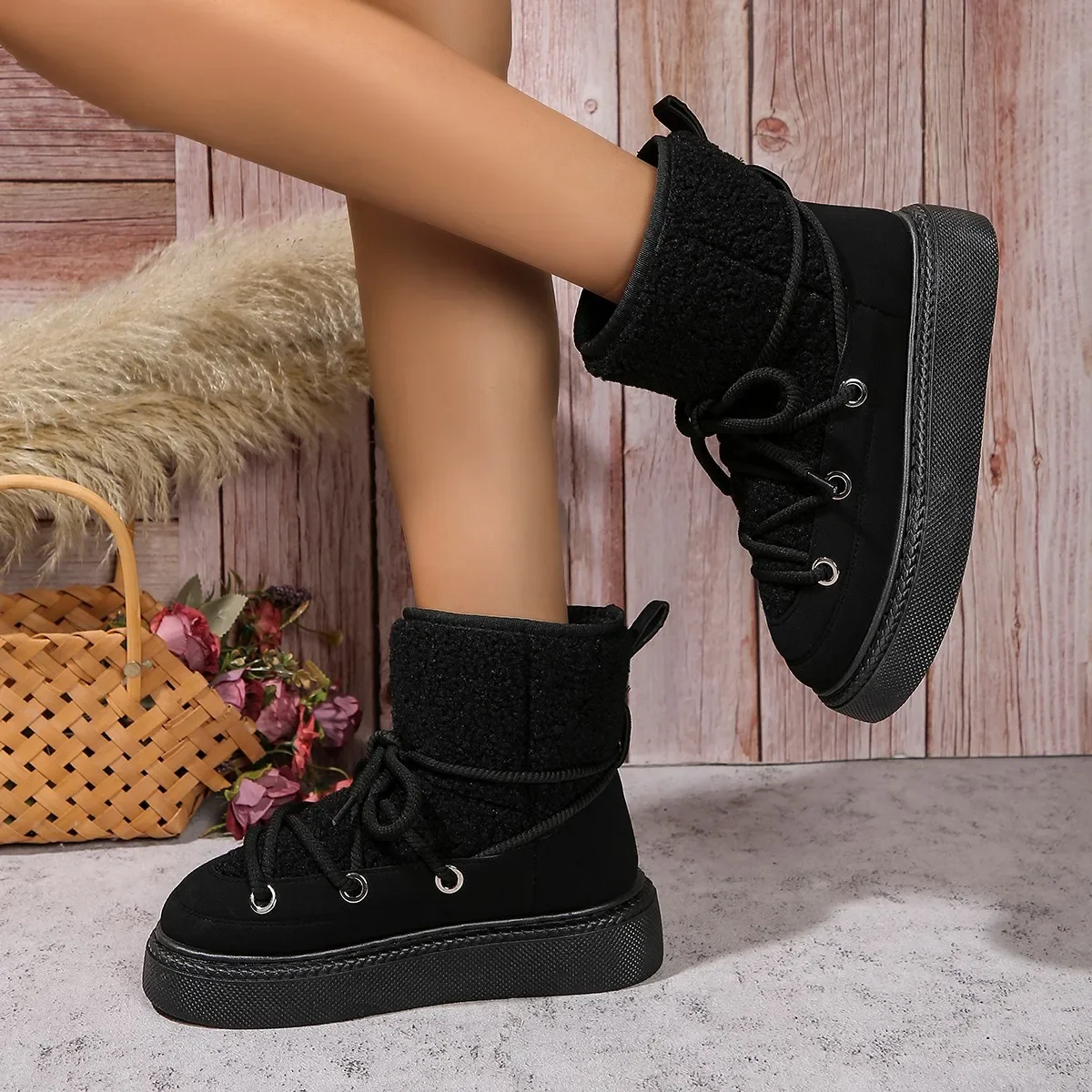 Cold-proof and Warm Winter Ladies Shoes 2024 New Lace Up Design Women’s Platform Boots Waterproof Anti-slip Fashion Short Boots