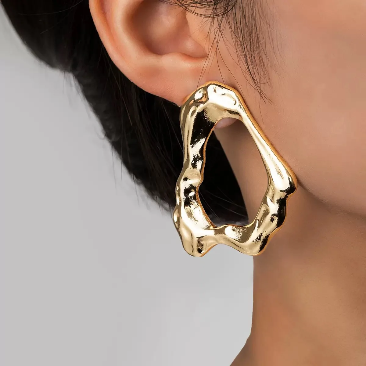 

European American Exaggerated Geometric Irregular Hollow Stud Earrings For Women Fashion Simple Elegant Ear Jewelry