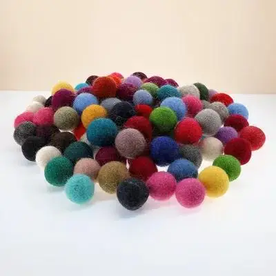 

100Pcs DIY Felt Ball Supplies Wool Felt Craft Decor Balls for DIY Headdress Hair Band Garland Brooch Clothing Decoration