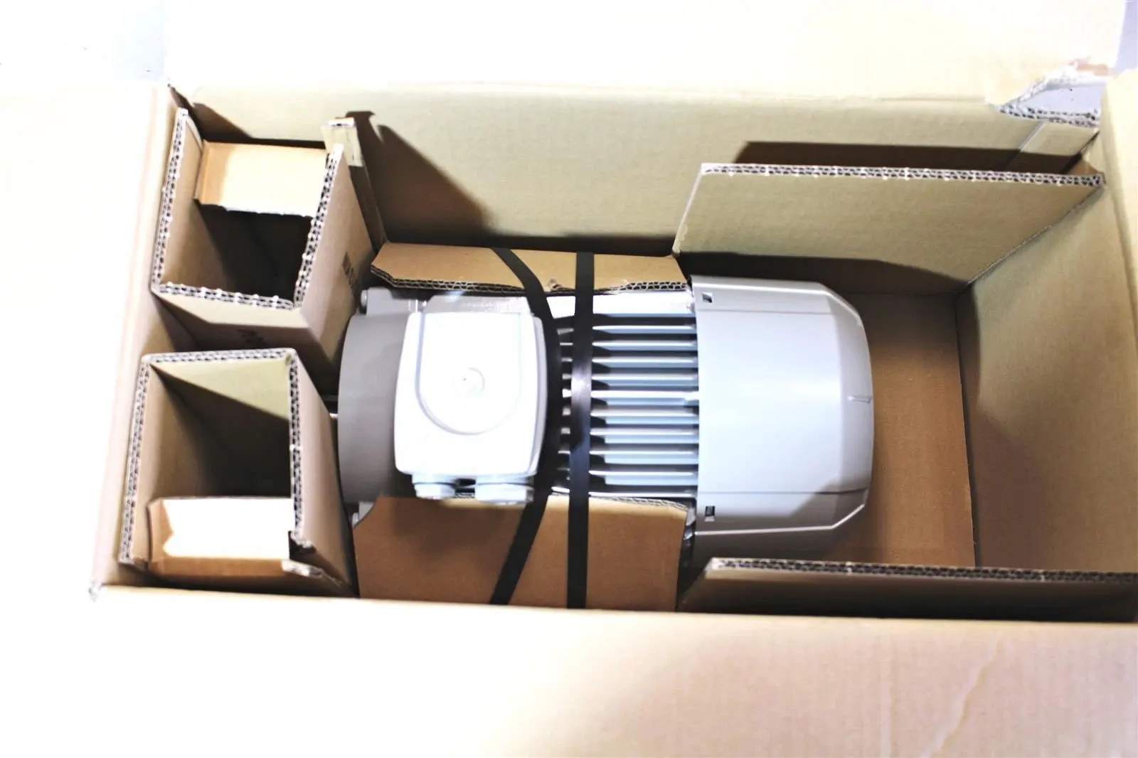 

Совершенно новый 1LE1001-0EA42-2KB4 1LE1001-0EB42-2KB4 1LE1001-0EC42-2FA4 1LE1001-0EB42-2FA4 Гарантия один год