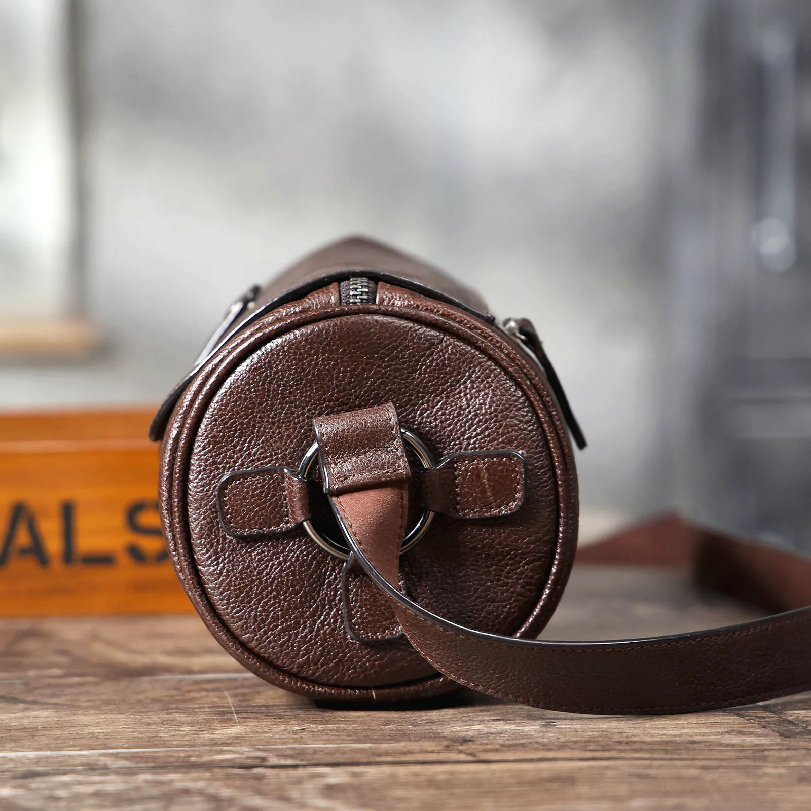 Echte Leder-Umhängetasche für Herren, Zylindertasche, schlicht, aus hochwertigem, pflanzlich gegerbtem Rindsleder, modisch und lässig – Detail 8