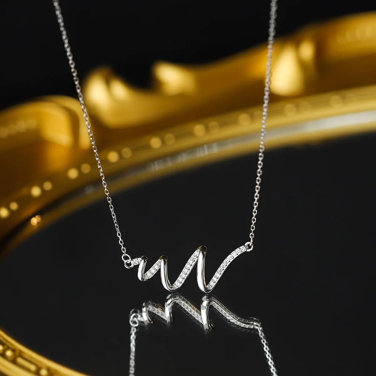 

Minimalist Light Luxury High-End S925 Sterling Silver Heartbeat ECG Necklace Niche Design Clavicle Chain New Year Gift