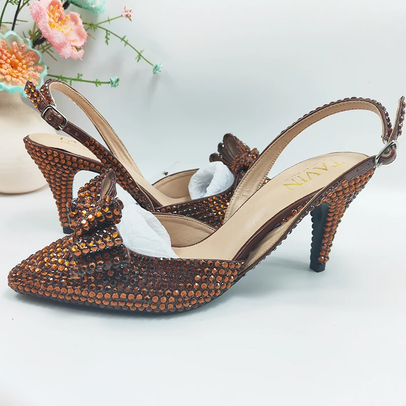 

Новые женские туфли-лодочки 2026 года коричневого цвета с острым носком, на высоком тонком каблуке, для свадьбы и вечеринок, с ремешком на пятке