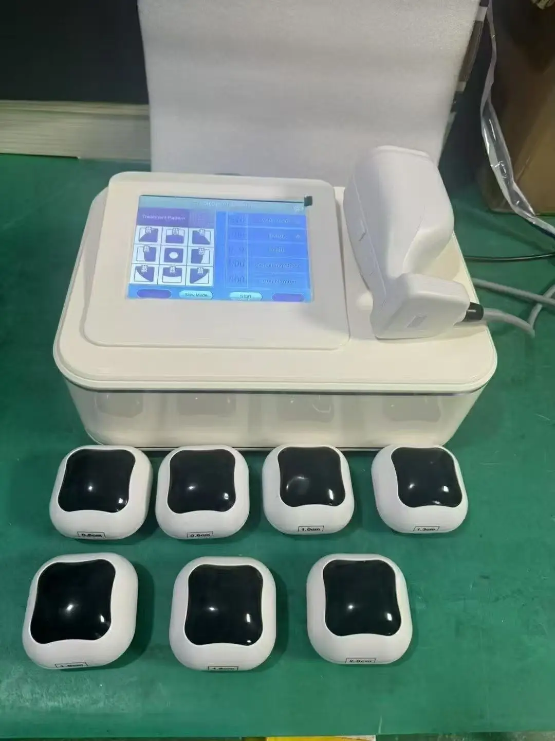 

Многофункциональный аппарат 8-в-1 для гидропилинга и кислородной мезотерапии с анализатором кожи, функцией глубокой очистки и микродермабразии (малые пузырьки)