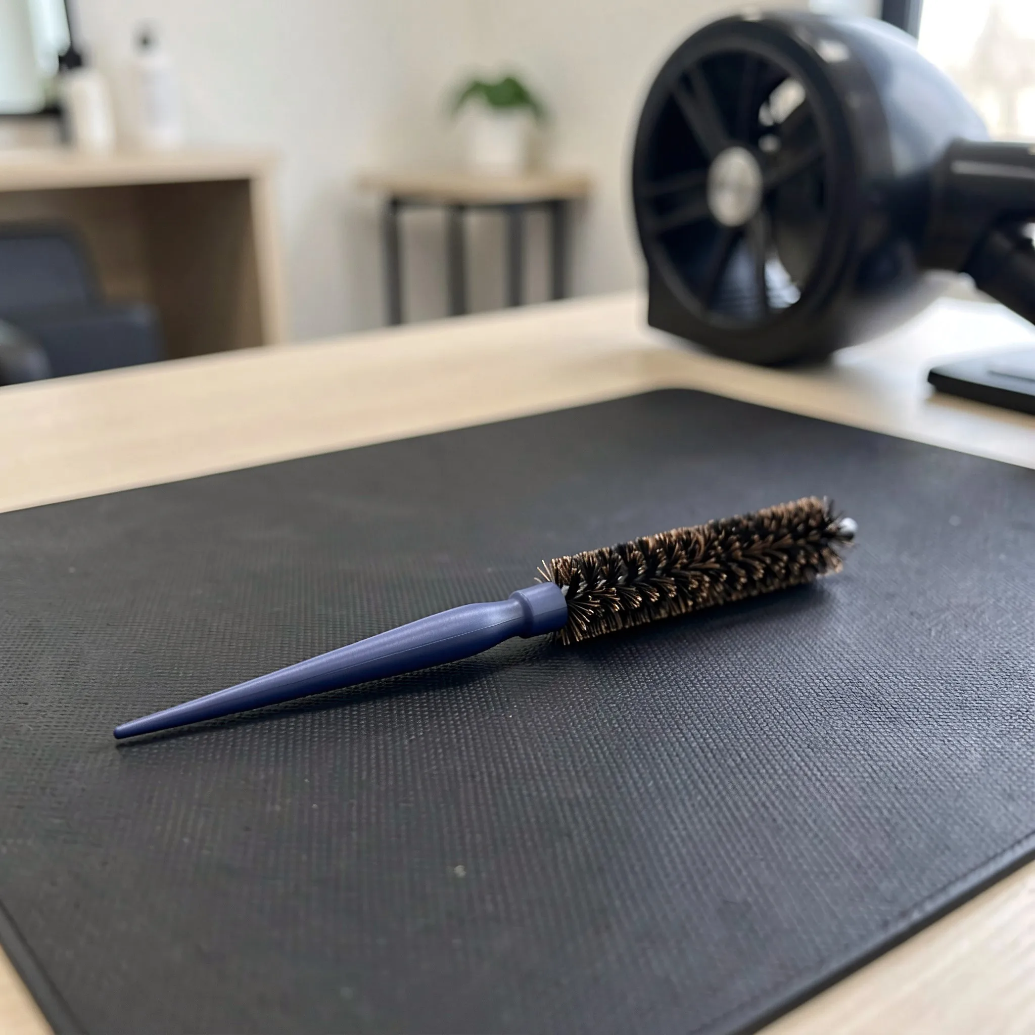 2Pcs Hairdressing Root Lifting Mini Round Brush Small Salon Thin Short Hair Roller Comb for Blow Dry Styling Volume Quiff