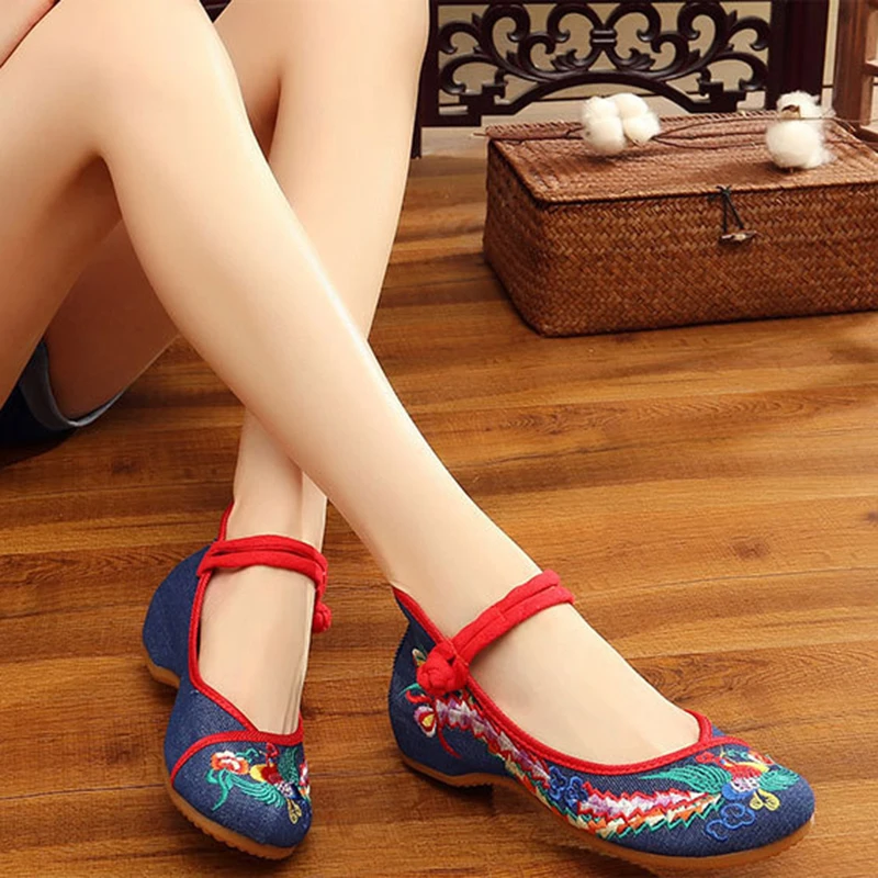 Chinese Embroidered Floral Canvas Shoes Traditional Chinese Old Peking Ballerina Female Casual Flat Loafer Shoes Women