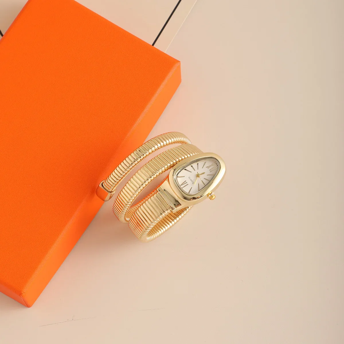 1pc - Luxury Women's Watch, Serpentine Design Strap - Retro Multi Color Dial, Alloy Strap, Quartz Movement