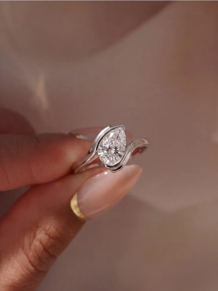 925 Sterling Silber Ring mit gedrehtem birnenförmigem weißem Zirkon für Damen, Verlobung, Hochzeit, luxuriöser, hochwertiger Schmuck. – Detail 2