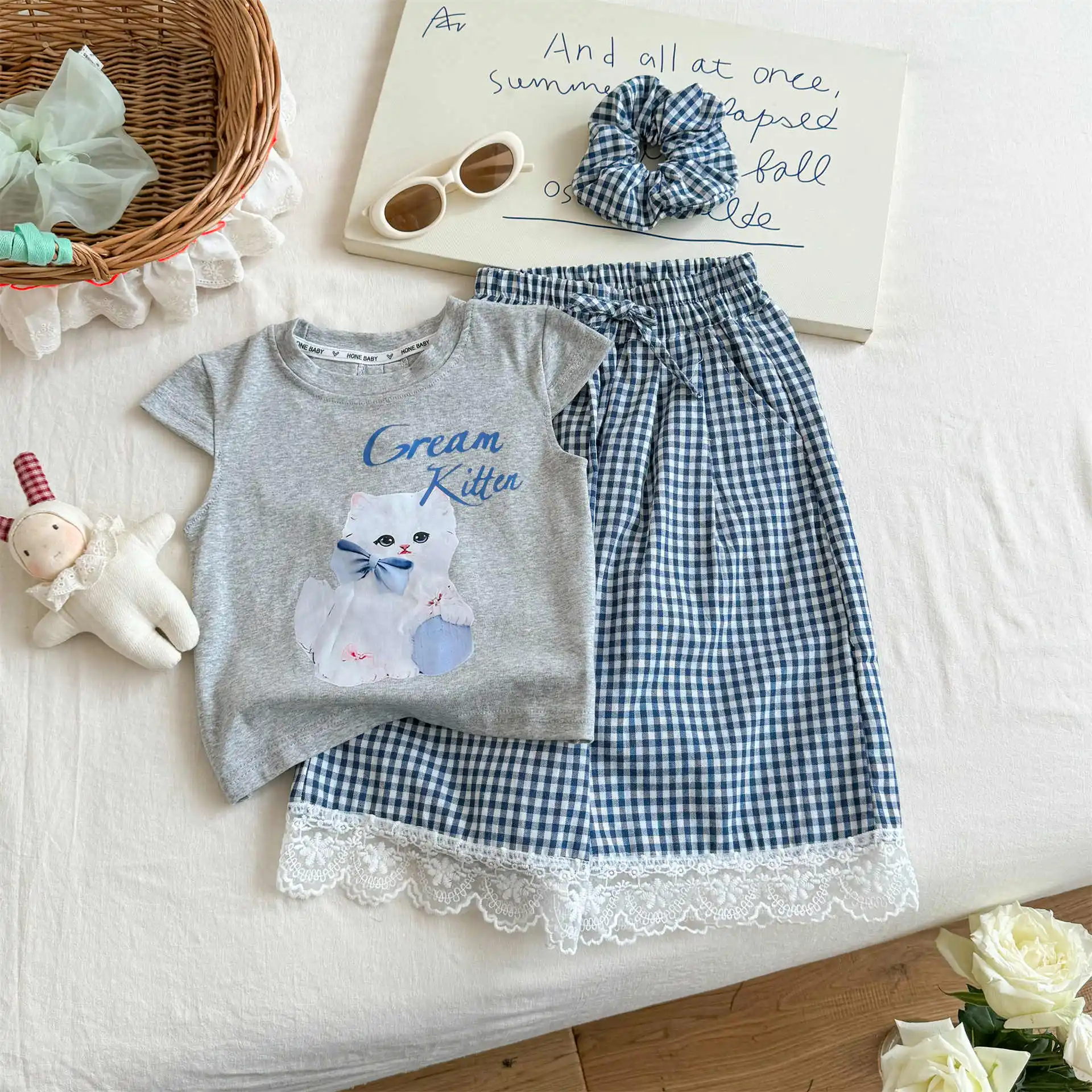 

Girls' Set Summer New Children's Cartoon Cat Short Sleeve Top Sweet Lace Splicing Loose Plaid Wide Leg Pants Two Piece Set