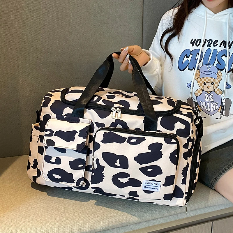 

Спортивная дорожная сумка с леопардовым принтом для женщин, портативная сумка через плечо для коротких поездок, высокая эстетическая ценность, из ткани Оксфорд.