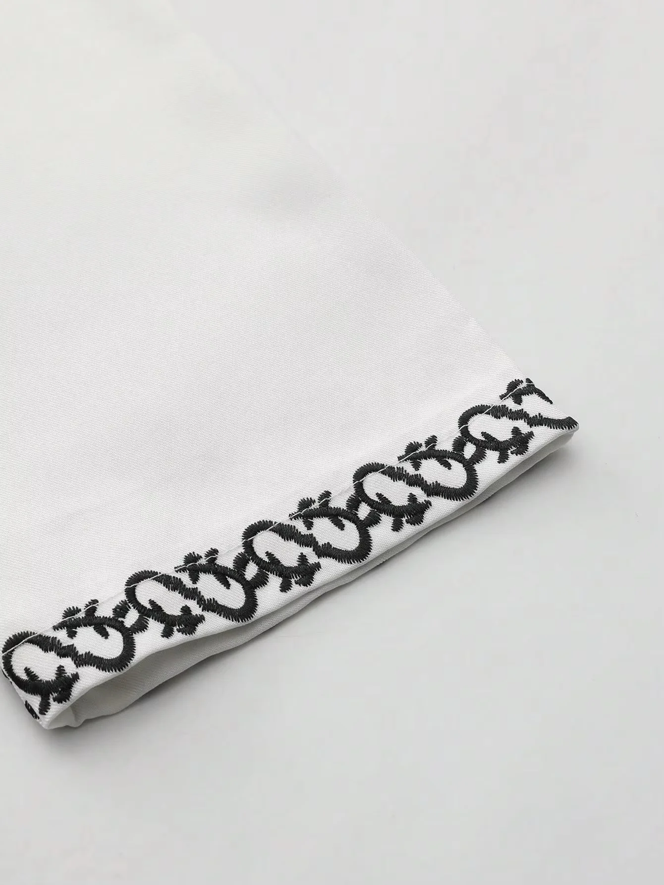 남성용 후드 가운 Abaya 사이드 포켓이 있는 고급스러운 자수 전통적인 이슬람 남성용 모로코 스타일 의류