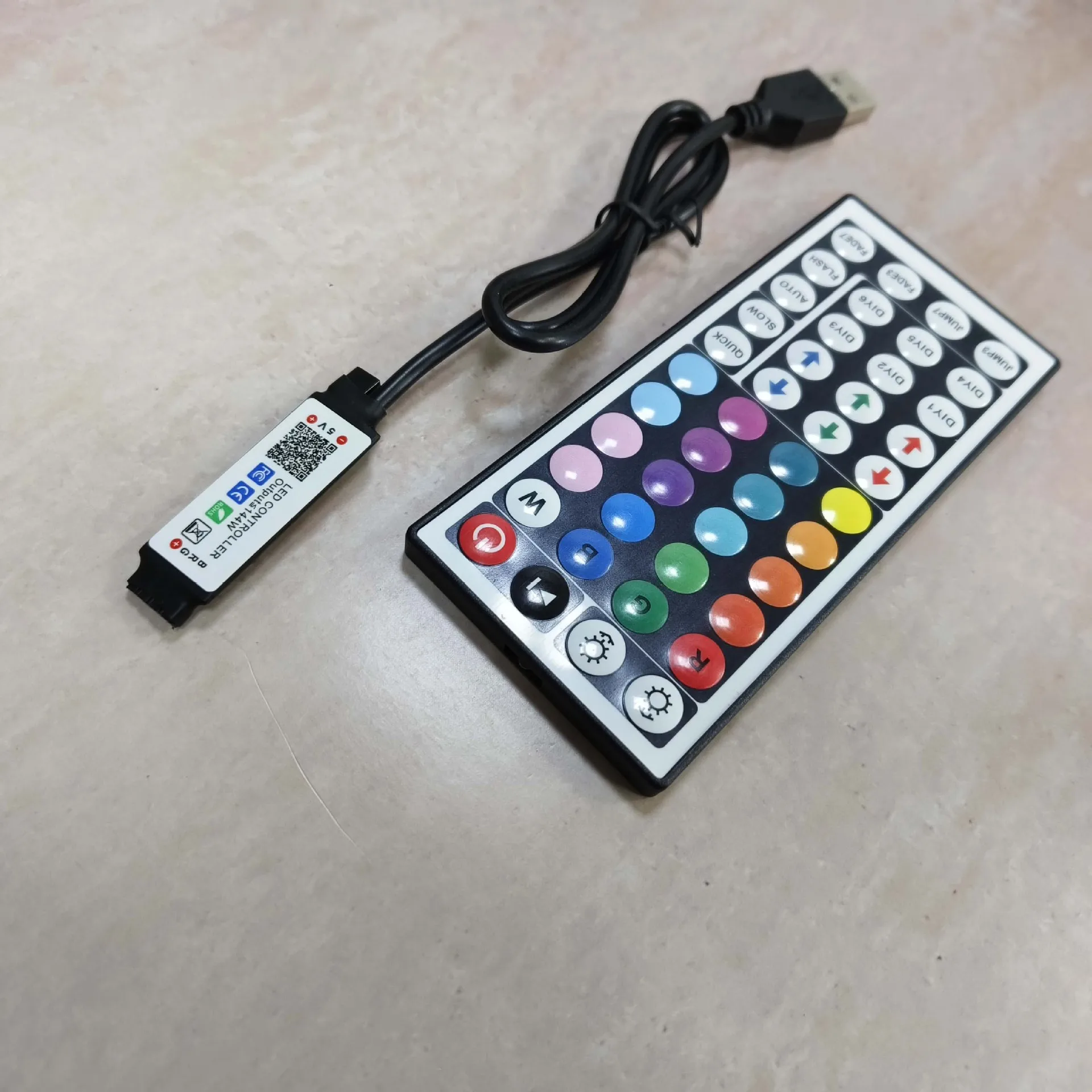 44 مفتاحًا IR للتحكم عن بعد 4Pin RGB مخرج مزدوج ذكي USB بلوتوث APP تحكم لـ 5 فولت 5050 2835 RGB LED قطاع ضوء باهتة