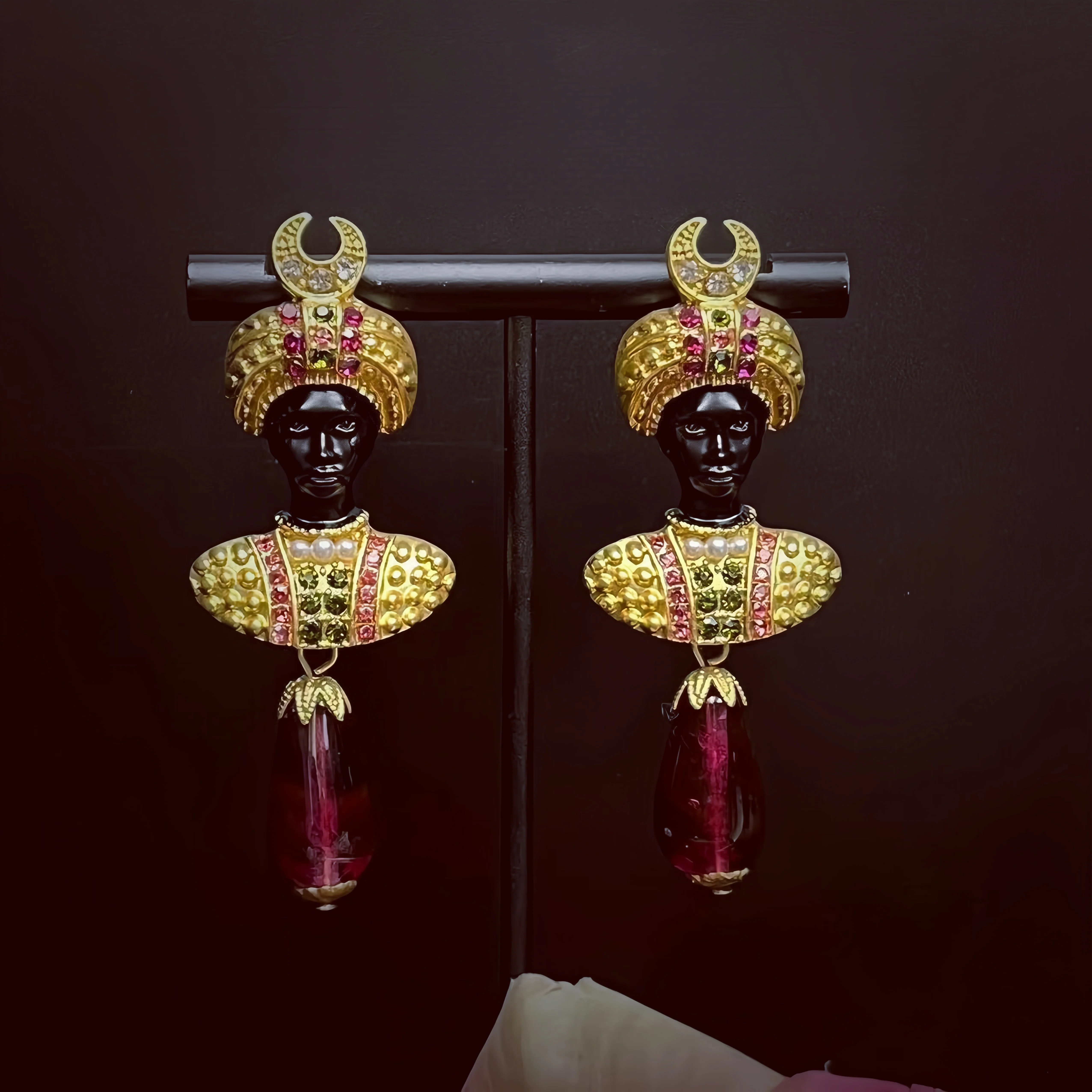 

Retro-style, light luxury and high-end earrings