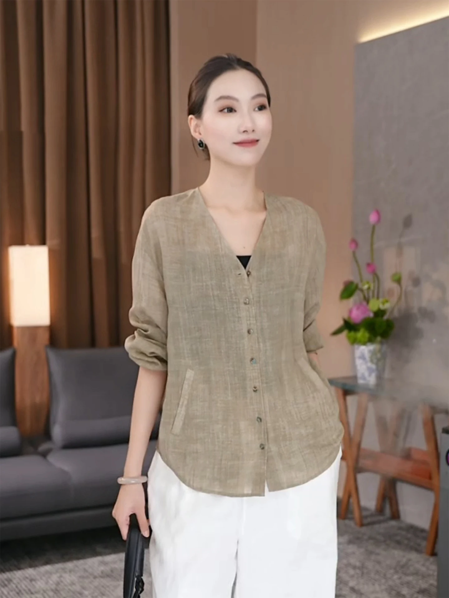 

Стильная женская льняная рубашка в стиле ретро из серии Zhou Zhou Timel: приталенный топ свободного кроя с длинным рукавом, V-образным вырезом и полосатым узором