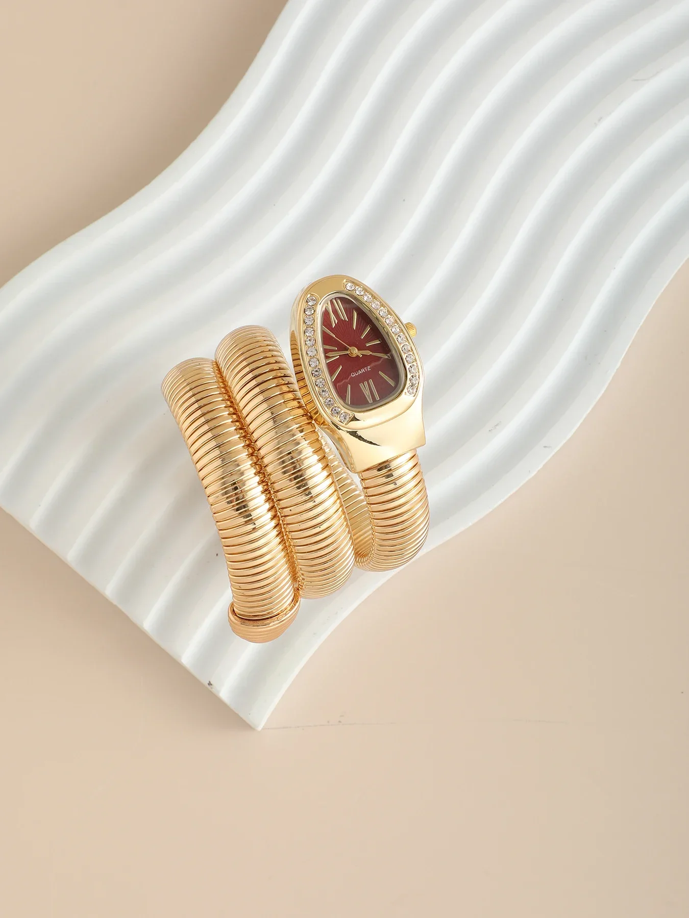 New Snake shaped Diamond encrusted Women's Watch, Personalized Fashion Wrapped Women's Quartz Watch Bracelet, Women's Watch