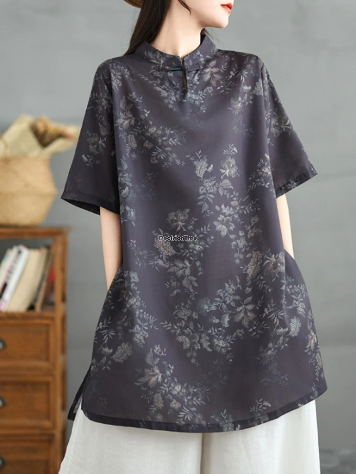 

2025 ретро, новый китайский стиль, улучшенная рубашка Cheongsam, женская летняя рубашка с принтом дзен, чайный воротник-стойка, свободный топ Ципао с короткими рукавами t001
