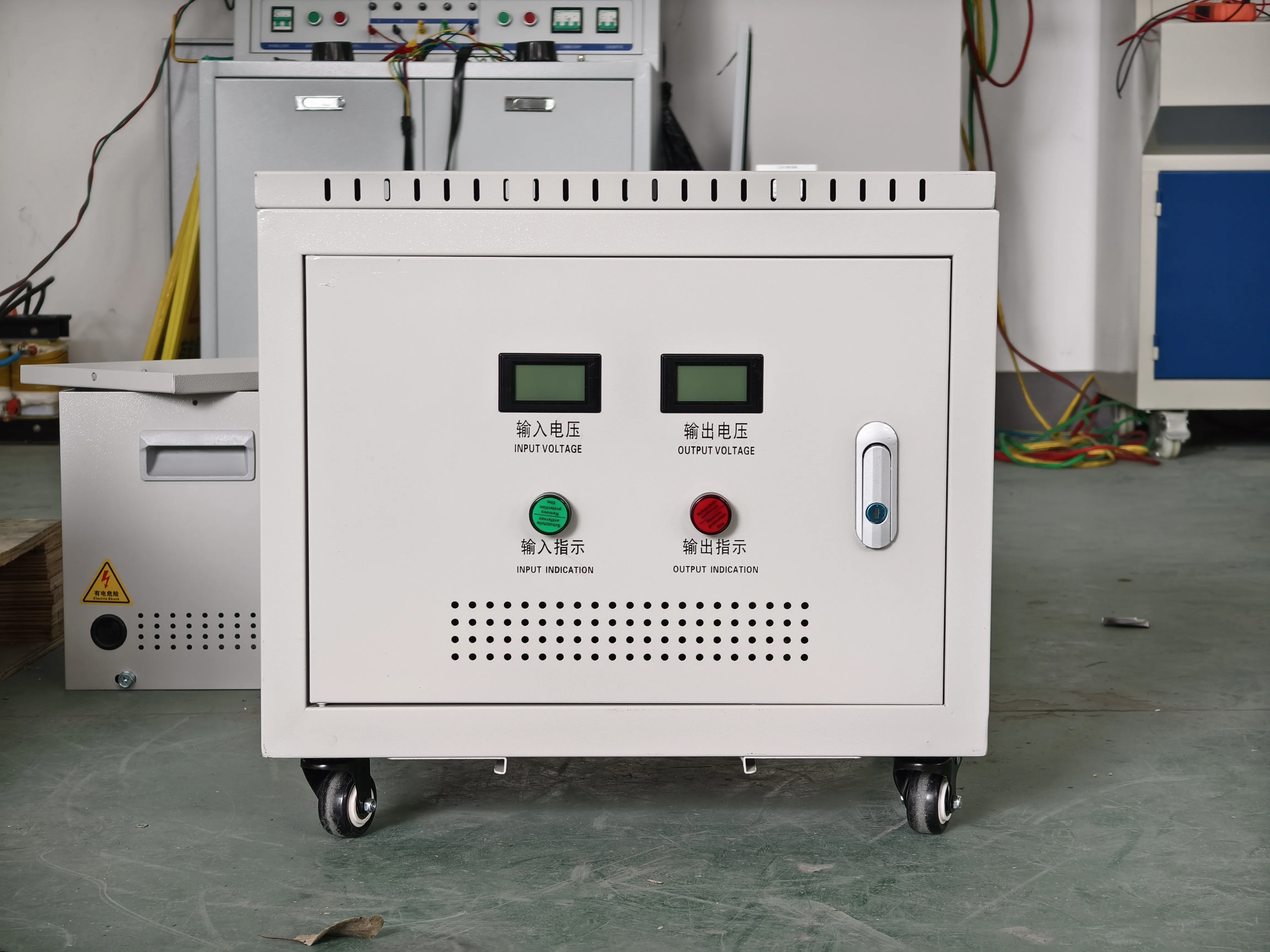 Transformator Step up 208v hingga 380v 50~60Hz Transformator Isolasi Otomatis Tiga Fasa