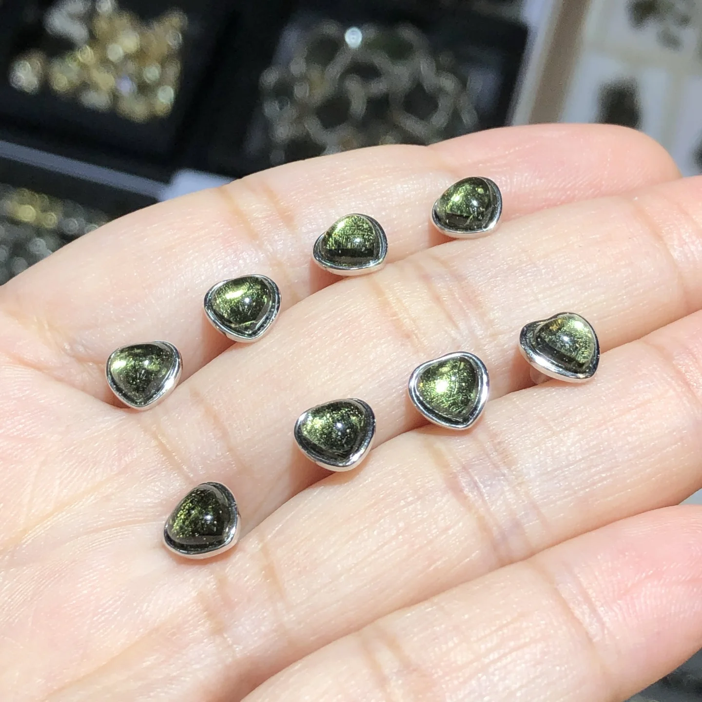 1 قطعة Fengbaowu الطبيعية مولدافيت قرط على شكل قلب 925 فضة شكل قلب حجر الريكي أحجار استشفاء مجوهرات هدية الرجال النساء