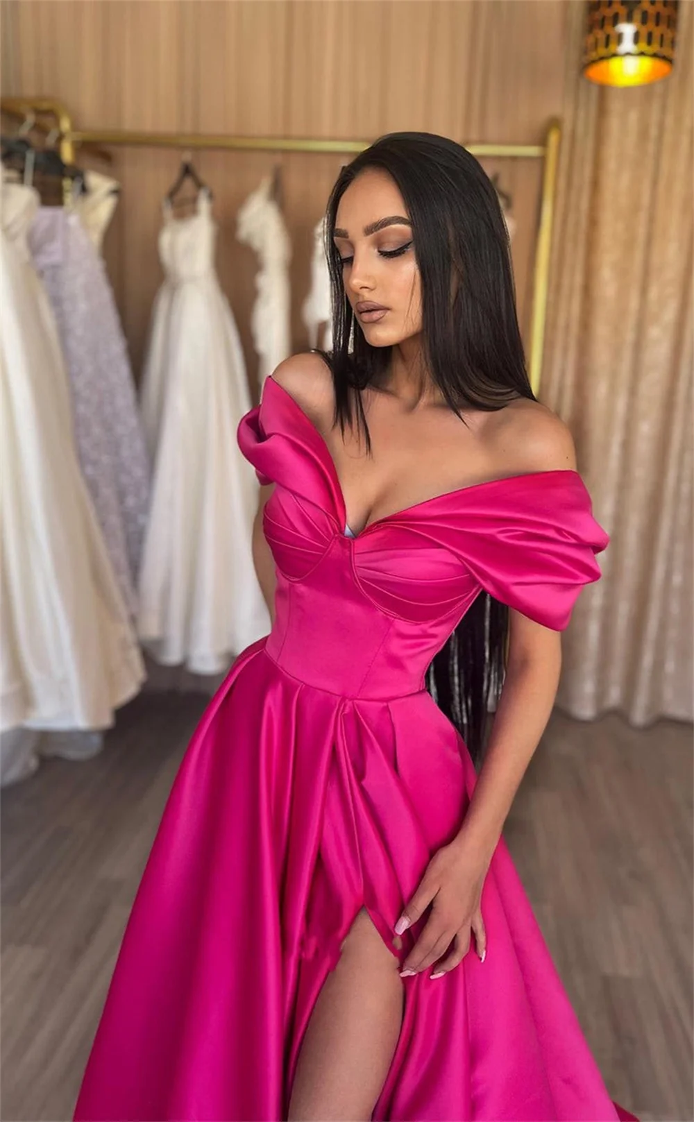 Sansa Fuchsia Off Shoulder A-Line Prom Dress Eenvoudige Satijnen Vestidos De Noche Sexy Korte Mouw Side Split فساتين السهرة