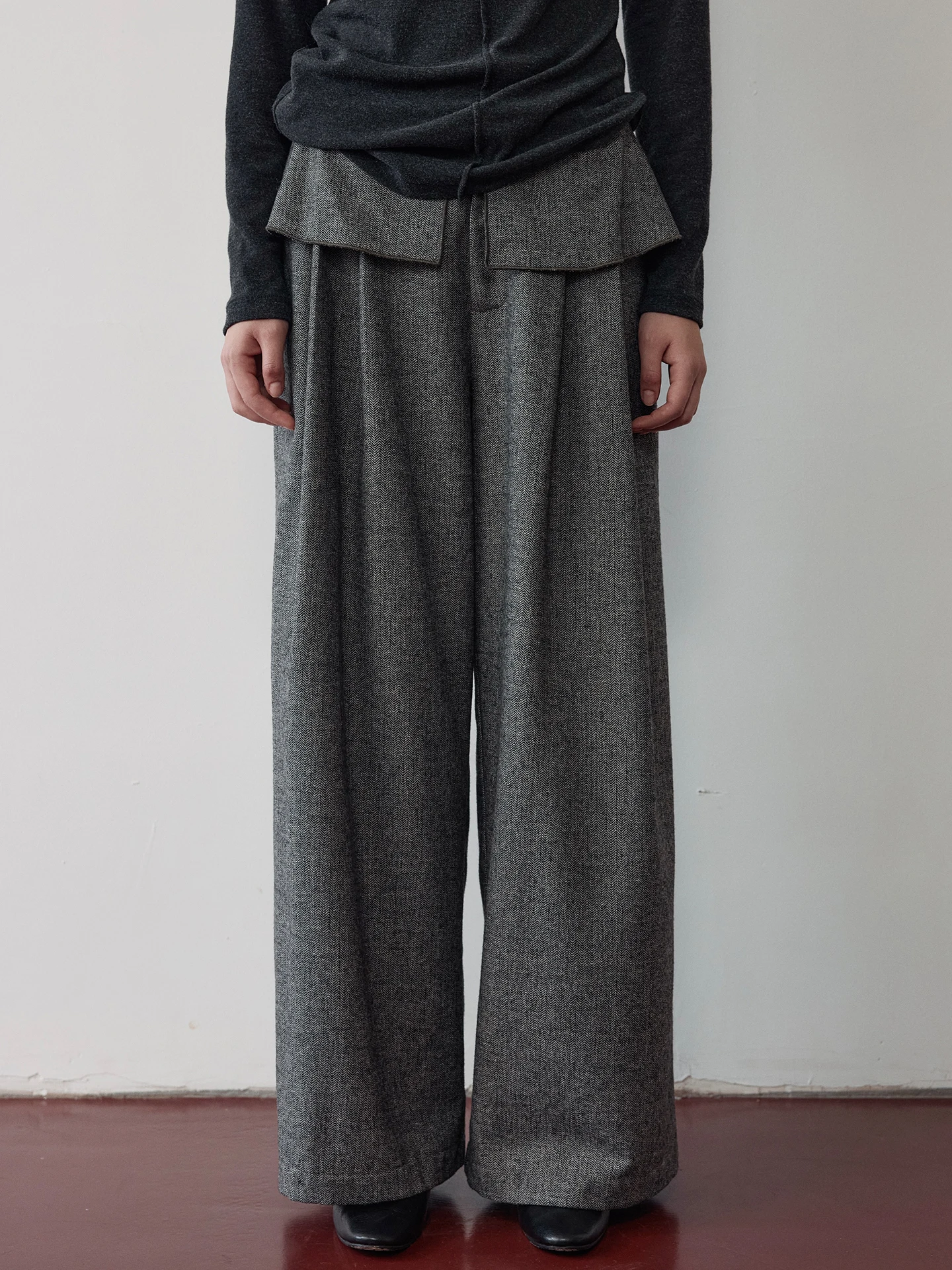 

40 Wool Plaid Patterned Straight Leg Trousers with Turned up Cuffs And Waist Design Formal Pants for Women