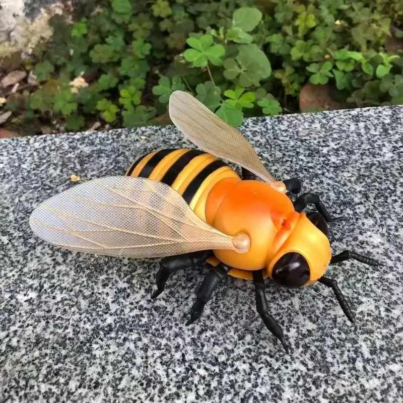 Trick Toy Remote Control Animal Insects worm model LED Light IR RC Insects Bee Honeybee Electronic Pet Robot Prank Joke Toy Gift