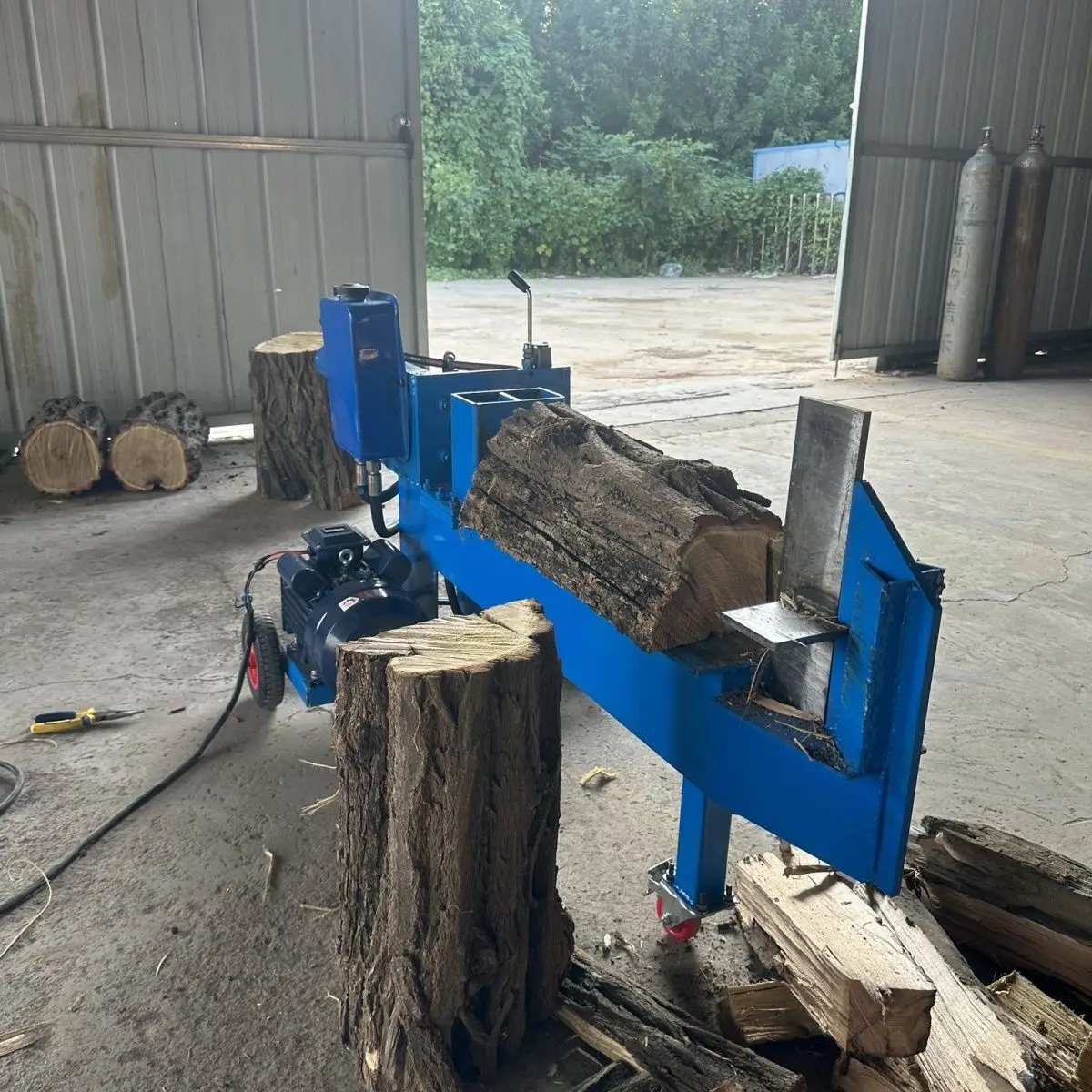High Quality Electric Hydraulic Wood Cutting Machine Automatic Rural Artifact Household