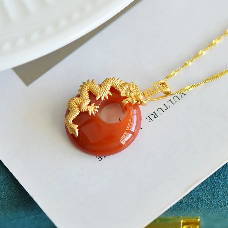 

Серебряное ожерелье 925 пробы с позолотой, подвеска-талисман «Год Дракона» с красным агатом и халцедоном, несимметричная застежка, для женщин