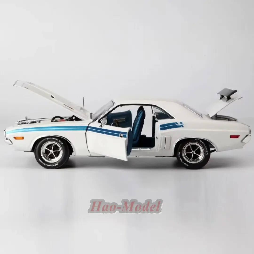 ACME 1/18 For Dodge Challenger R/T 1971 Alloy Diecast Car Model Simulation Toys Birthday Gifts Hobby Display Collection White