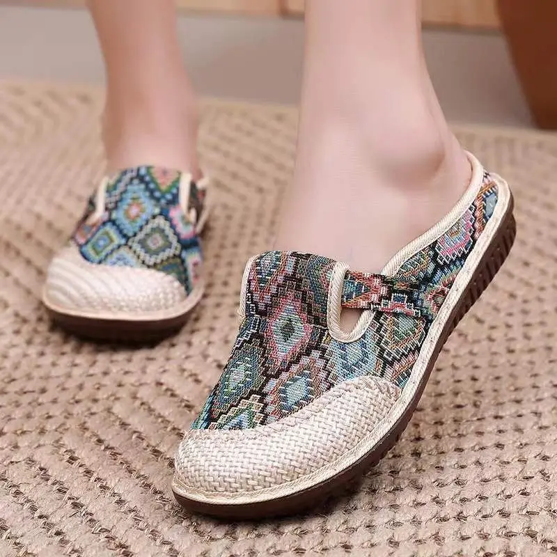 Beijing Ladies Breathable Linen Indoor Slippers round Toe Flat Heel Traditional Chinese Style Sandals Comfortable Slip-On Shoes