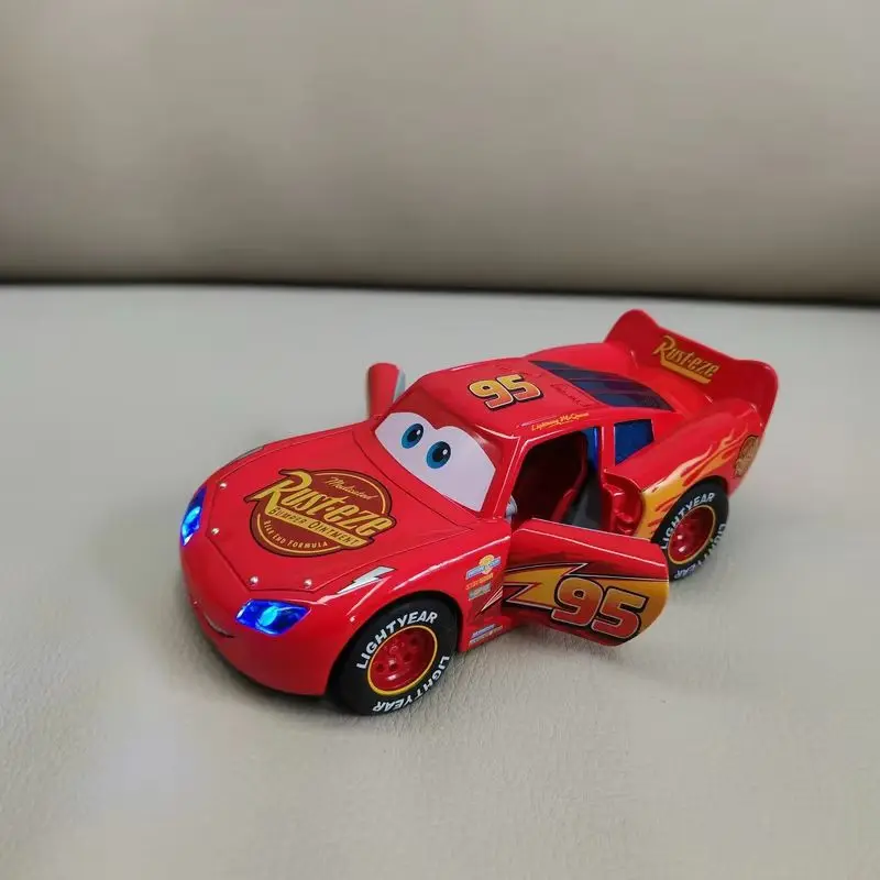 Disney Toy Story 3 modelo de coche Lightning Mcqueen Metal fundido a presión con luces rueda extraíble inercial escupir tu lengüeta coches Juguetes