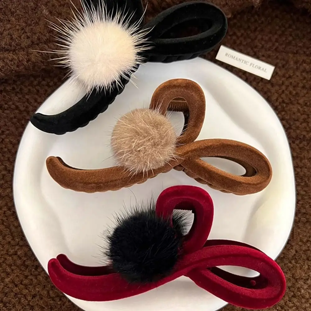 

Fashion Fur Ball Shark Clips French Large Ponytail Holders Elegant Hair Claw Clip for Women Girls