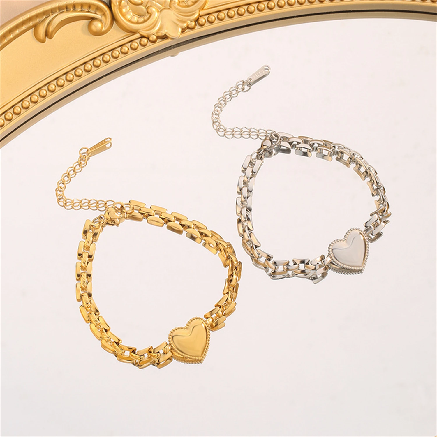 

WAKA Chunky Chain Heart Charm Bracelets Adjustable Trendy Vintage Style Statement Party Daily Jewelry for Women