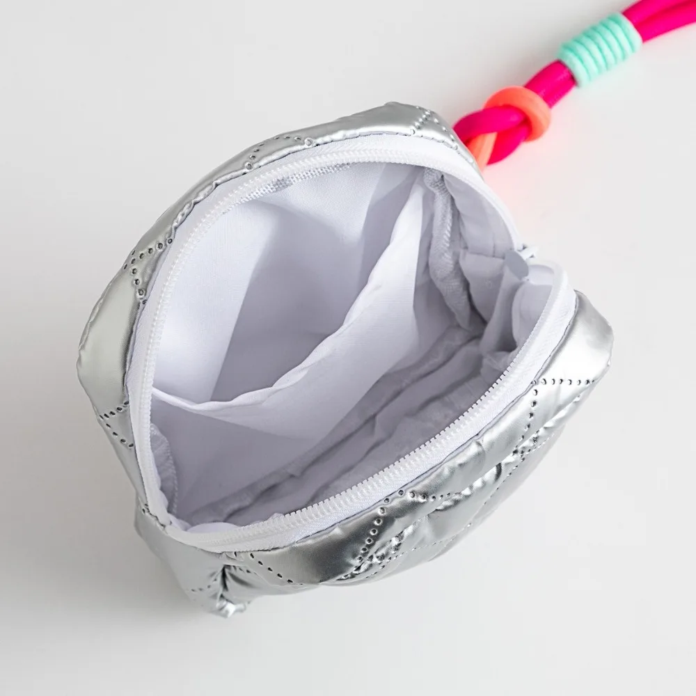 حقيبة مستحضرات التجميل المربعة المحمولة من البولي يوريثان مقاومة للماء ذات سعة كبيرة ومحفظة للعملات المعدنية مع حبل قلادة وحقيبة مكياج عالية المظهر للفتيات