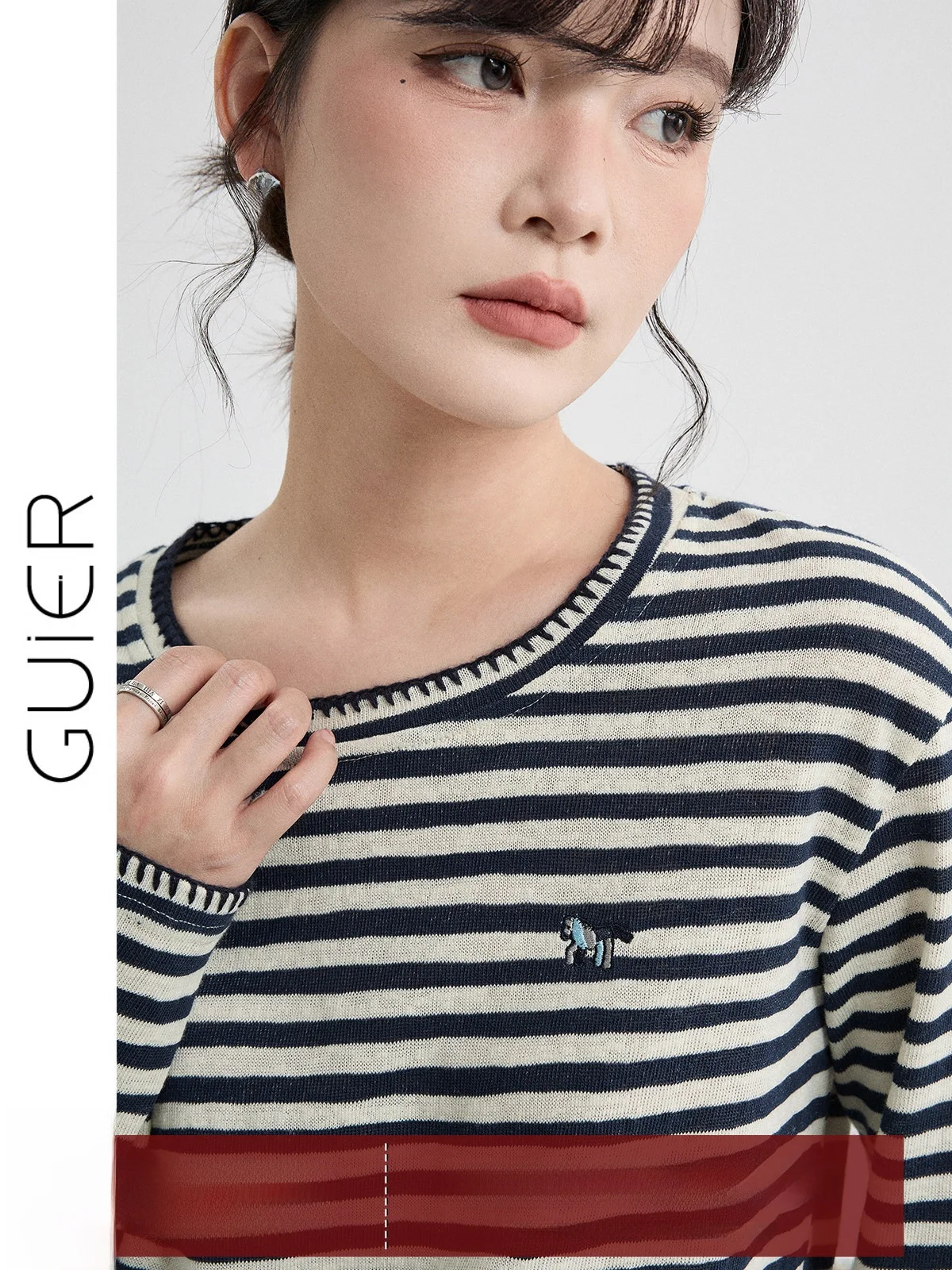 

Женский трикотажный джемпер из чистого хлопка в полоску, весна 2026, новый стиль, с вышивкой, свободный крой, приталенный, с круглым вырезом, удобный, с длинным рукавом