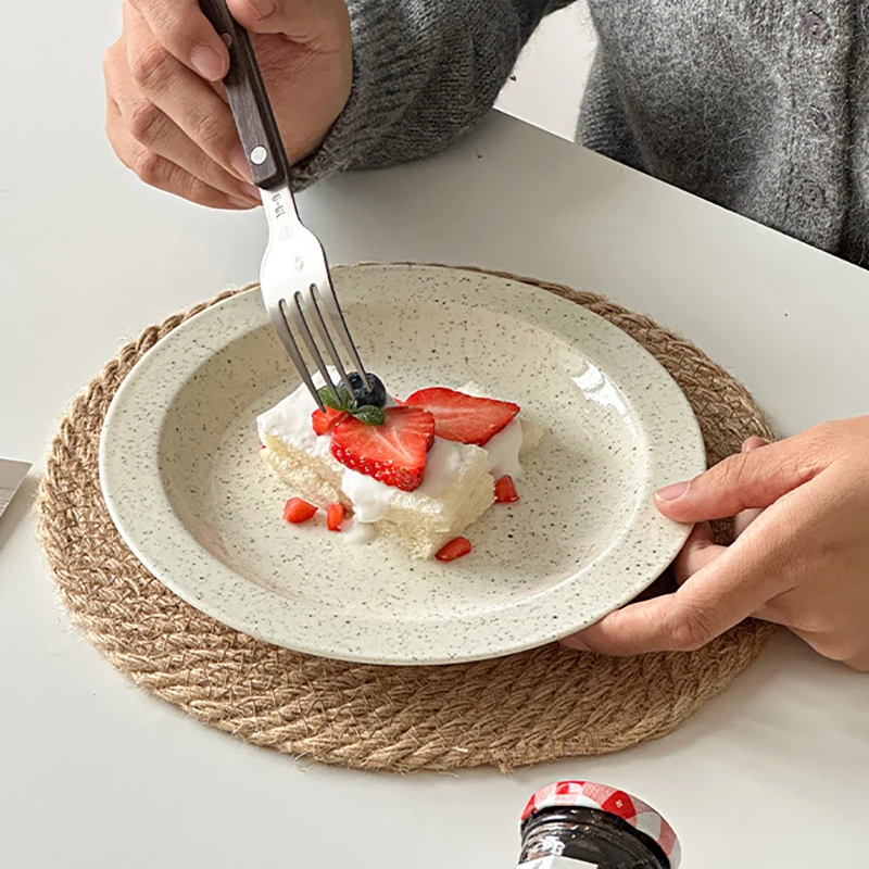 أطباق سيراميك بسيطة الصلبة السمسم نقطة طبق الإفطار المنزلية 2025 جديد تنوعا صينية سلطة الفاكهة طبق تقديم رائع