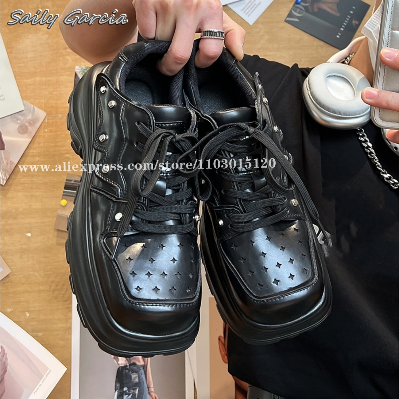 

Black Metal Rivet Hollow Stars Breathable Leather Shoes 2024 New All-Match Man Casual Shoes Square Toe Height Increasing Shoes