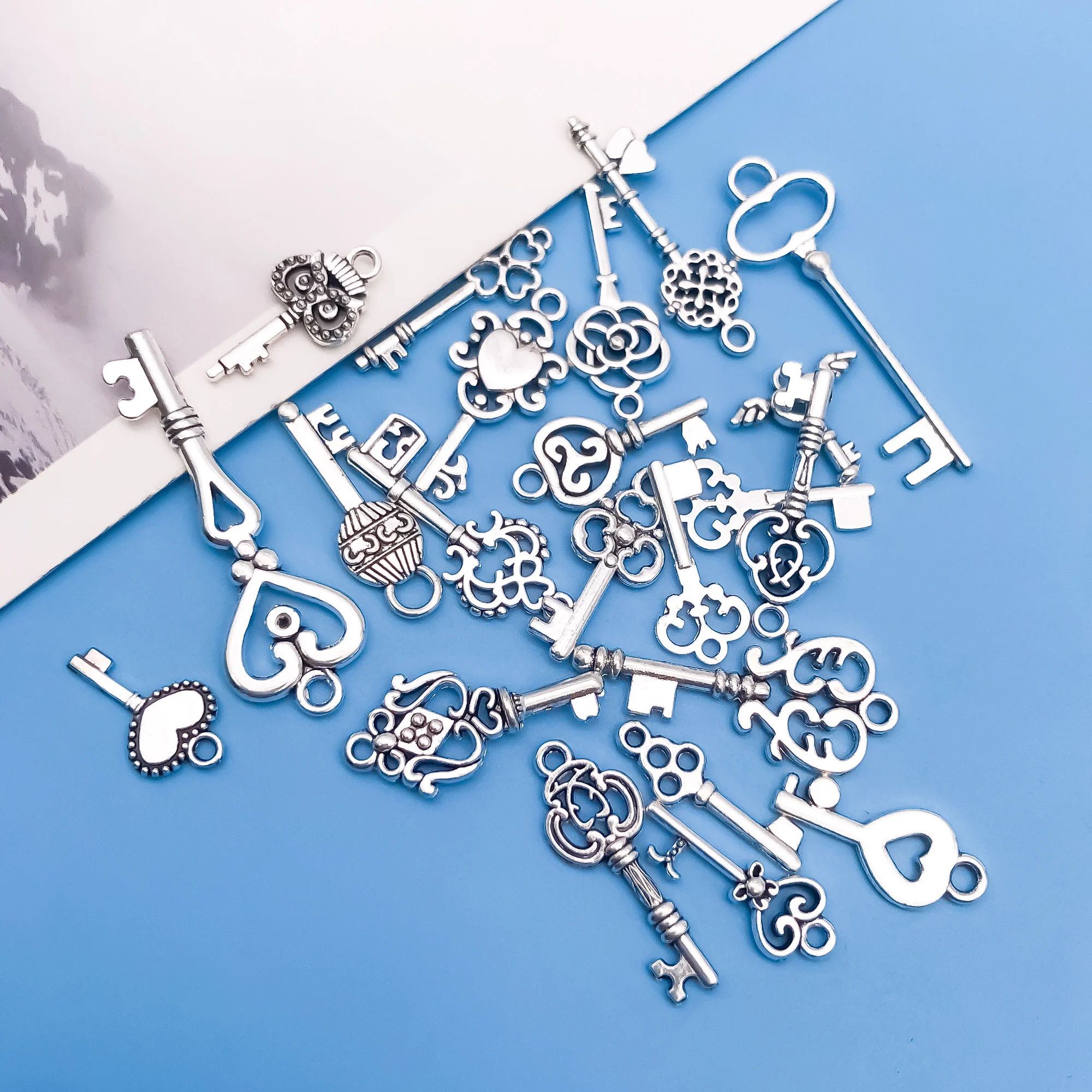 20pcs/Set Zinc Alloy Antique Silvery Small Key Shaped Charms Pendants for DIY Necklace Bracelet Earrings Jewelry Making Handmade