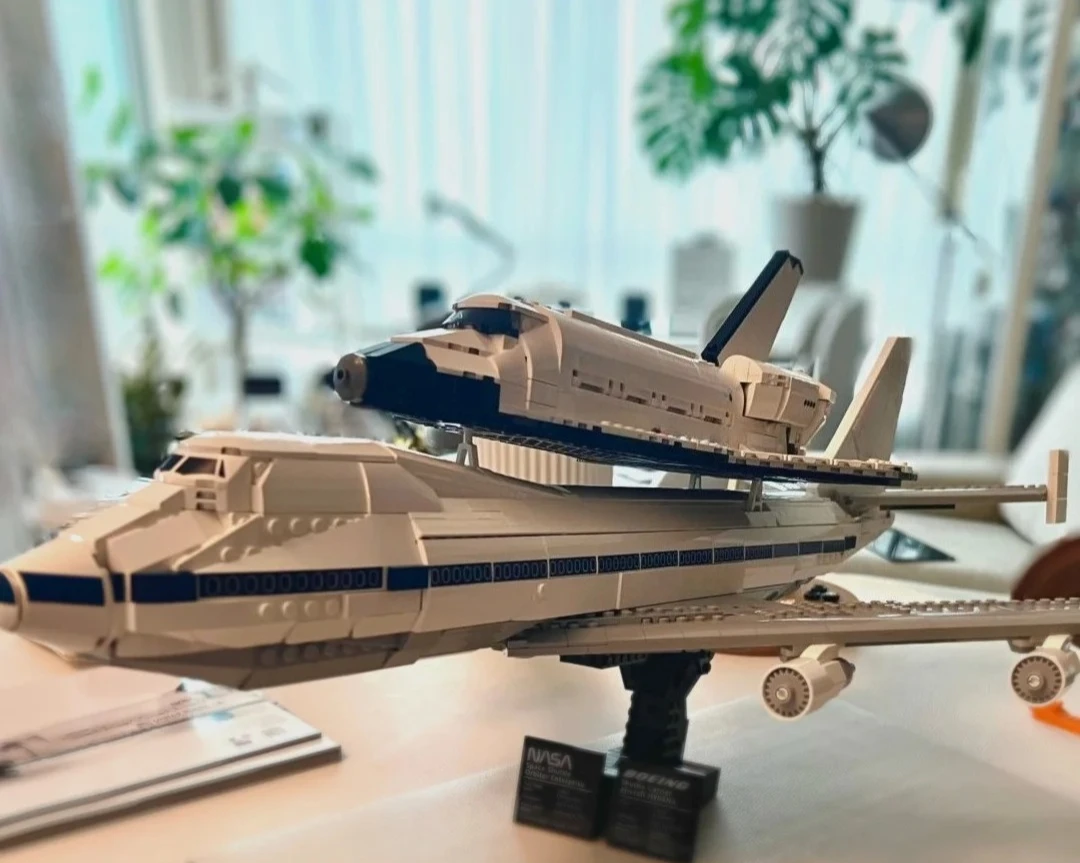 

2025 New Shuttle Carrier Aircraft Building Blocks Space Plane Bricks DIY Assemble Model Educational Toy For Adult Children Gifts