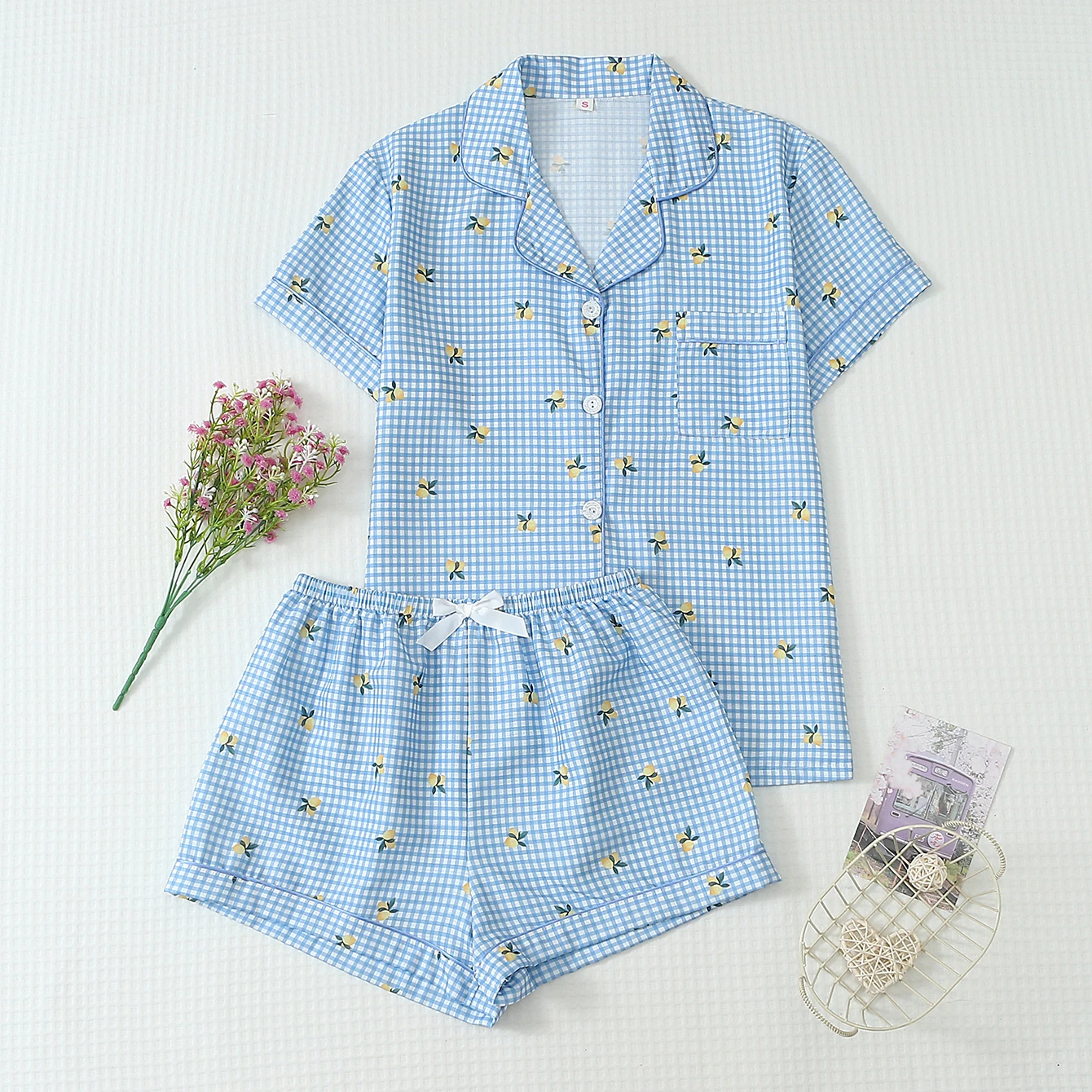 Two-Piece Comfortable Plaid Lemon Print Lapel Button-Down Short-Sleeve Top with Pockets and Bow Shorts Spring/Summer Women's Pajama Loungewear Set Suitable for Home Use