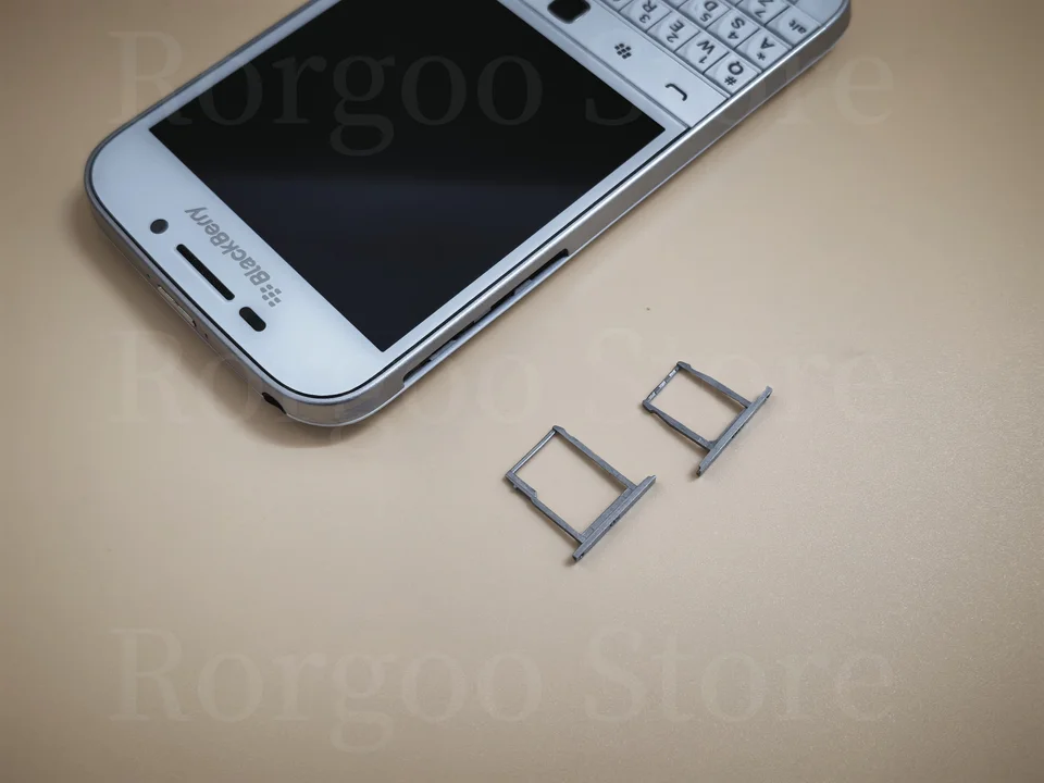 オリジナルBlackBerry Q20 Classic 4G LTE携帯電話 3.5インチ 8MP