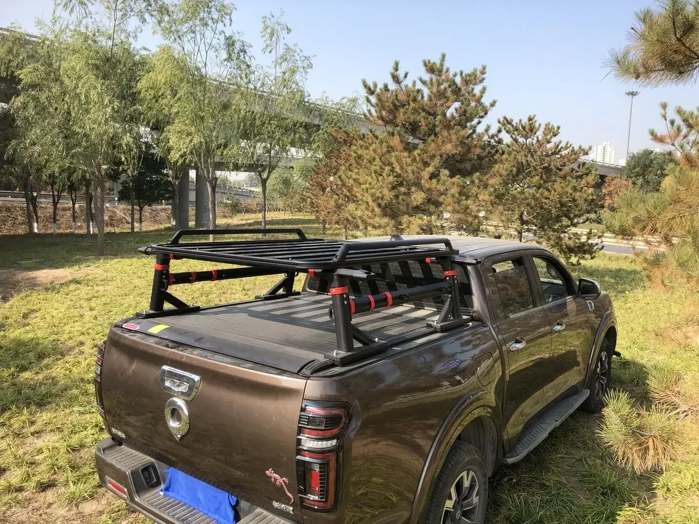 Pickup Truck kits Adjustable Multifunctional Roll Bar Tub Rack Bed Ladder Rack Roof For Great Wall