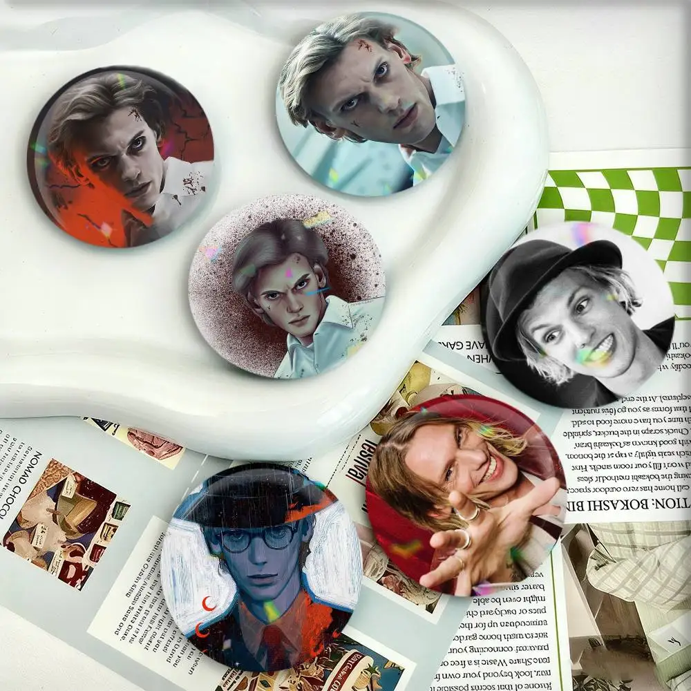 

Actor J-Jamie Campbell Badges 25 32 44 58 75 mm Round Fans Collect Friends Gifts Brooch Souvenir