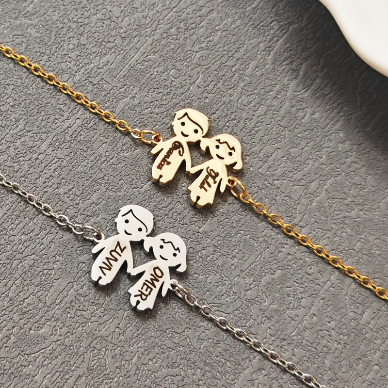 

Браслет с гравировкой пары, держащая руки, имя, браслет на заказ для мальчиков и девочек, милый браслет из нержавеющей стали, женские украшения, подарок на день рождения