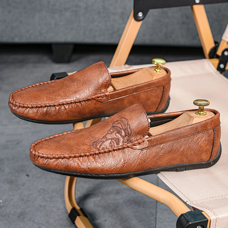 Men Casual Breathable Flat Heel Round men Moccasins Breathable Slip on Men Driving Shoes Loafers Leather Shoes for Men Slip on
