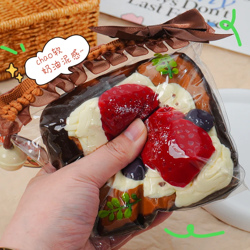 طبقة مزدوجة الفراولة نخب كعكة الفاكهة الخبز كعكة ماتشا الشوكولاته الحلوى فتاة هدية نخب اسفنجي الاطفال اللعب