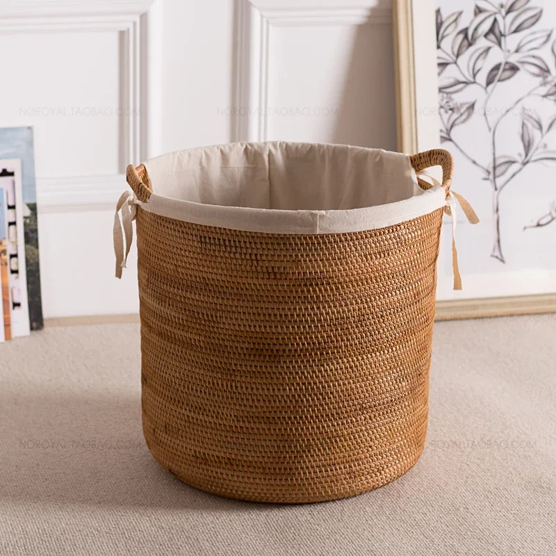 Retro oversized basket for storing dirty clothes, handcrafted rattan woven storage basket with lid, household laundry storage