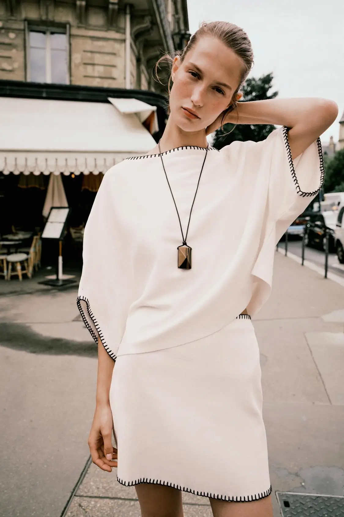 

YY66675 ZA25 Летняя новая женская одежда Pure Desire Стиль Универсальный ленивый стиль Super Fire Show Утягивающий контрастный вышитый Kn