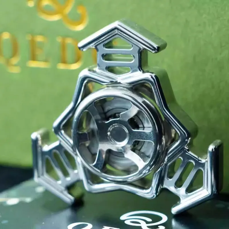 QEDC Beijing Exhibition Edição limitada Brinquedo de descompressão de mesa Fidget Spinner de três páginas