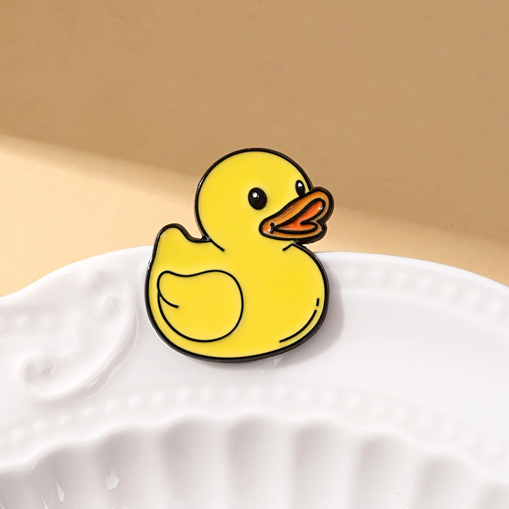 1pc Yellow Duck Enamel Brooch Pin Fashion Decorative Brooches Ornaments Lapel Bag Badges Jewelry Gifts (1.25x1.18inches)