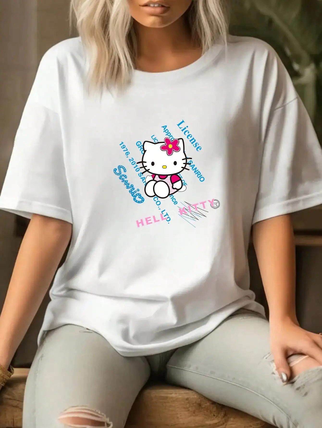 تي شيرت نسائي منقوش عليه رسوم كرتونية مصنوع من مزيج البوليستر، كاجوال قابل للغسل في الغسالة برقبة دائرية وأكمام مكشوفة الكتف